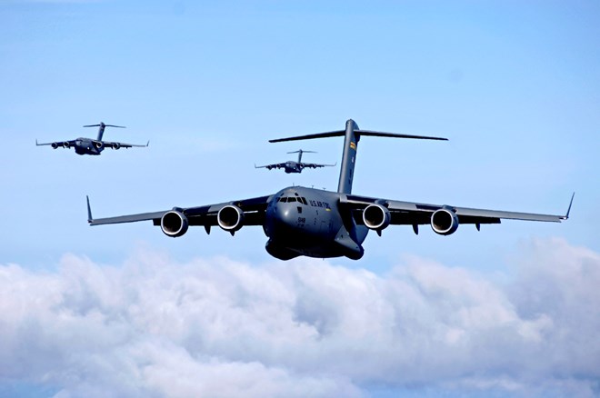 C-17 Globemaster III, hoạt động với vai trò máy bay vận tải, cầu hàng không quân sự.C17A Globemaster III: 328 triệu USD.